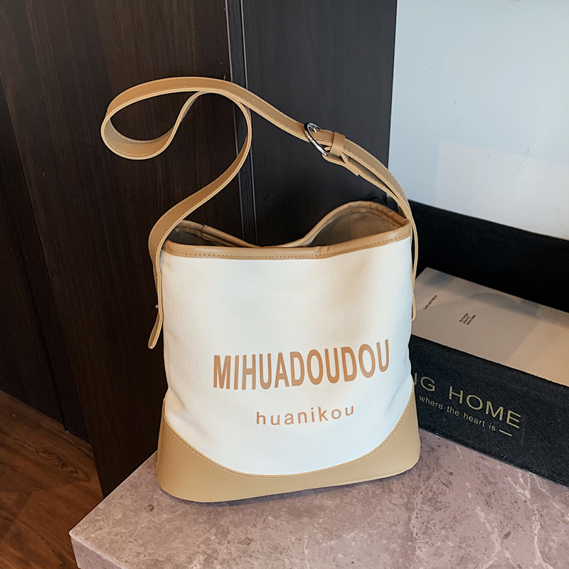 Fresh and artistic canvas bag, women's large-capacity single-shoulder bag, simple and elegant crossbody bag, letter commuter tote bag full figure