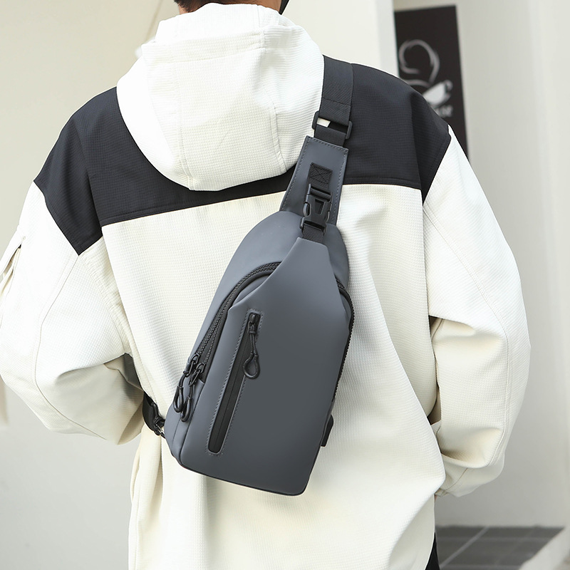 New cross-border men's chest bag, casual large-capacity single-shoulder crossbody bag, water-resistant trendy backpack with LOGO printing details Picture