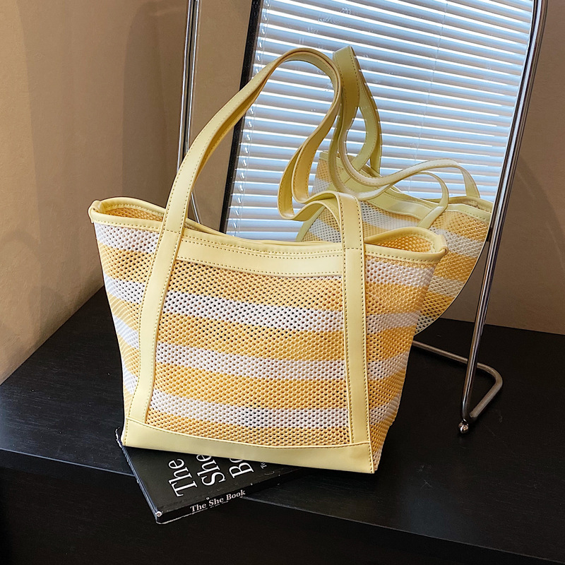 Striped woven bag, large-capacity single-shoulder women's bag, 2025 summer new style, school commuting bag, vacation-style handbag full figure