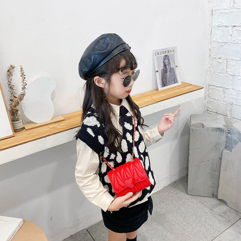 Korean-style fashionable children's bag, trendy and fragrant princess crossbody accessory bag, simple heart-shaped embroidered thread girls' small square bag Specification drawing