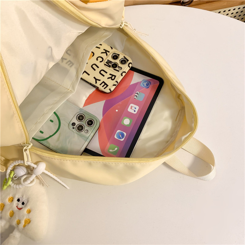 Cute cartoon kitten backpack, sweet schoolbag with a girl's school style, large capacity and versatile student storage backpack Application Scenario
