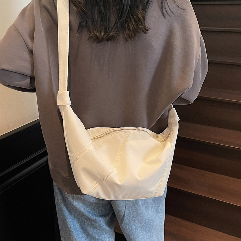 Laid-back and casual nylon fabric crossbody bag for women, 2025 new lightweight and versatile dumpling bag, large capacity single-shoulder bag for commuting details Picture