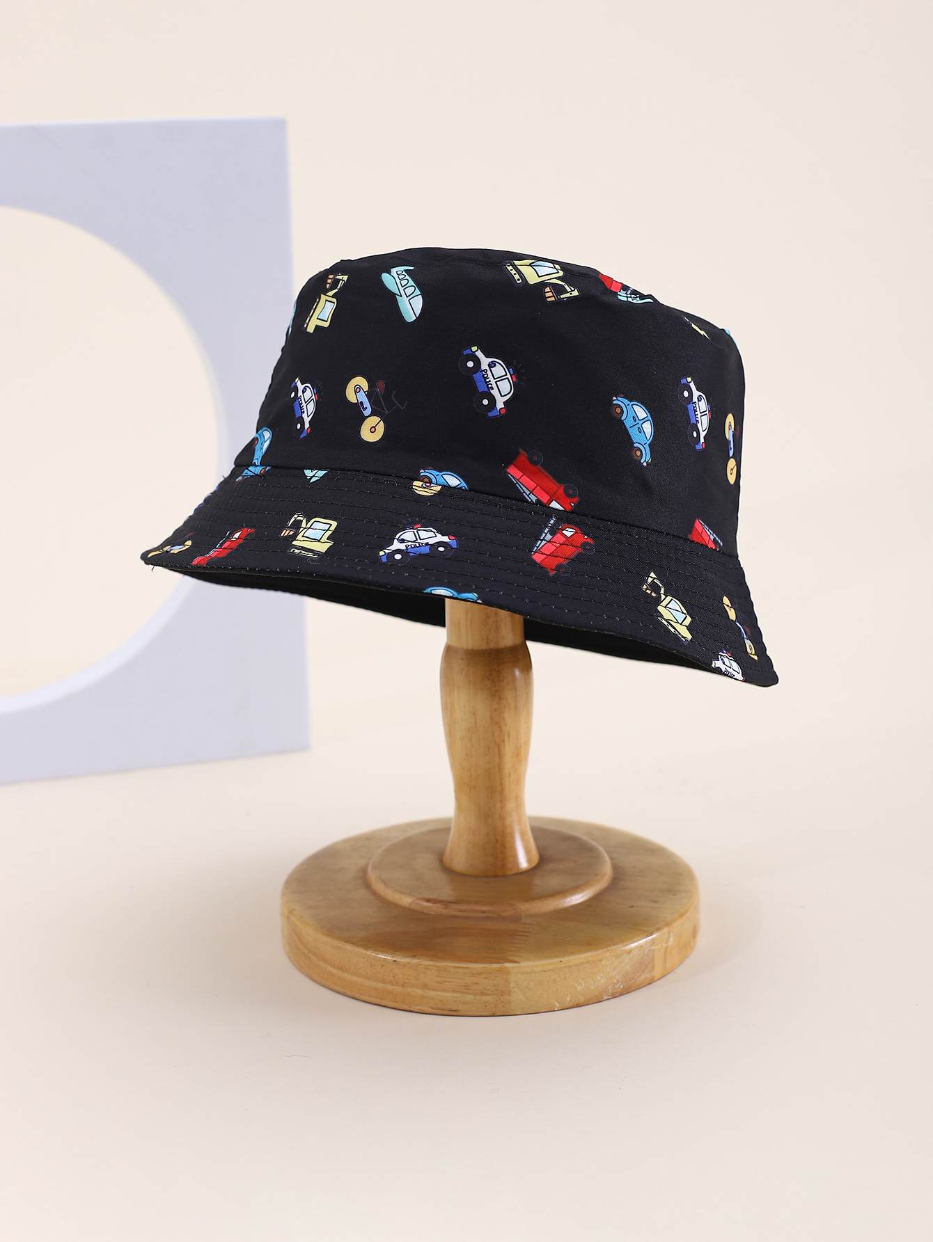 This spring and summer hit children's toy car printed double-sided fisherman's hat is cute, cartoon, classic and versatile. It's a unique children's double-sided fisherman's hat with a pier circumference of 54CM details Picture