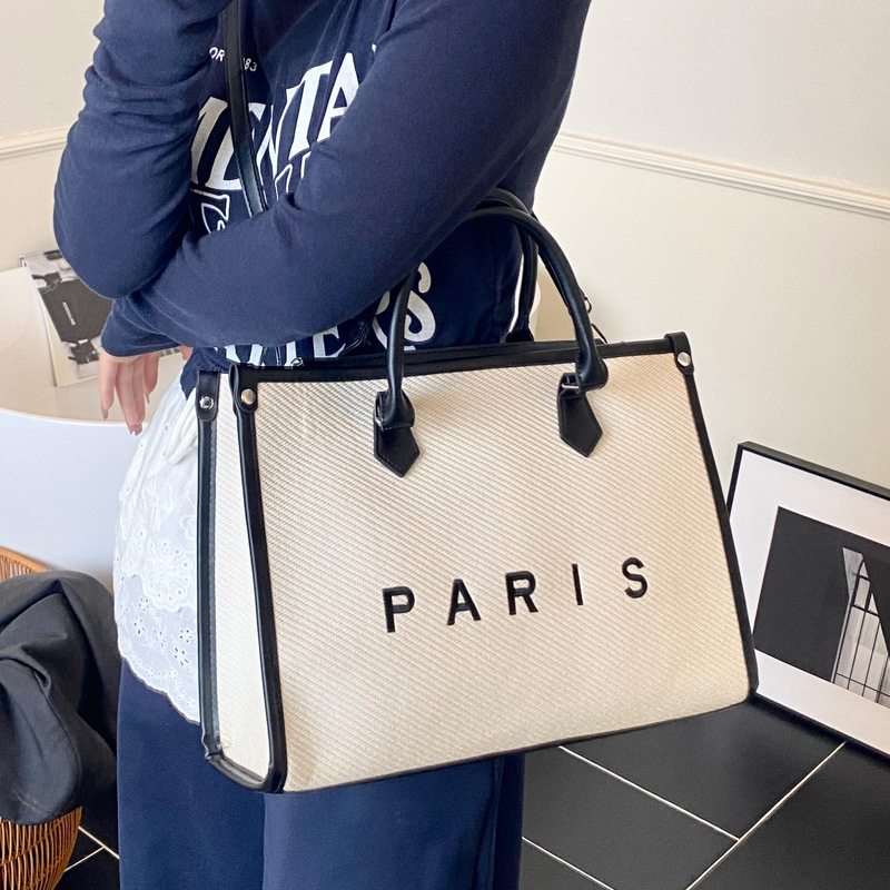 This year, color-blocking small bags are in fashion. The new summer versatile crossbody bag for women in 2025 is fashionable and extremely popular details Picture