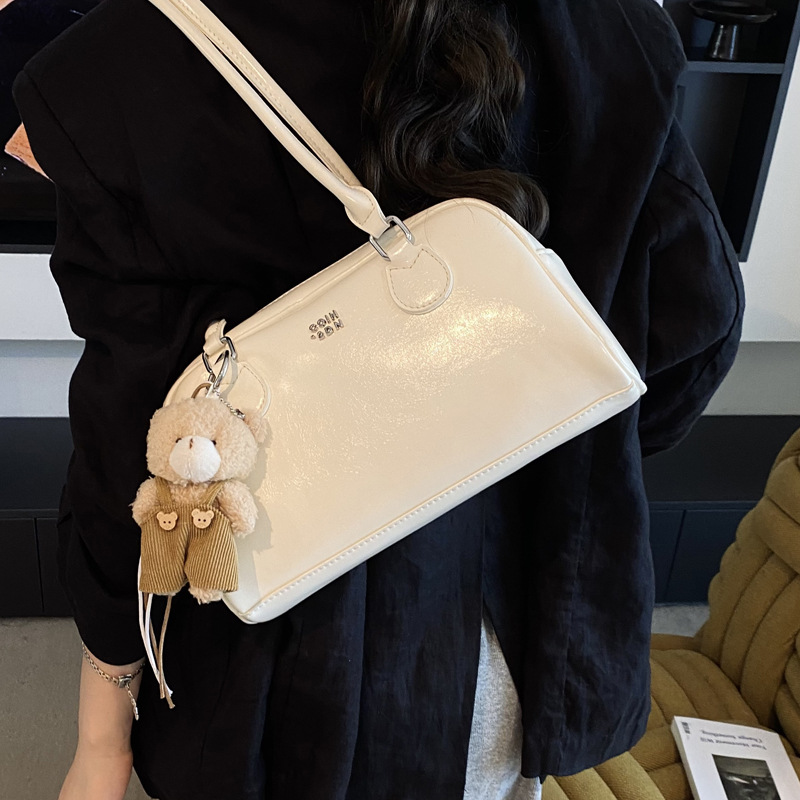 Women's 2025 new style bag, fashionable and trendy single-shoulder armpit bag, large-capacity pillow bag, student commuting bag for class Application Scenario