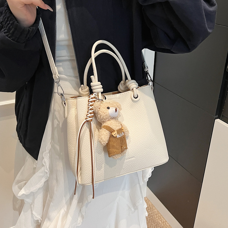 The 2025 new niche design hand-held bucket bag is a cute commuter single-shoulder bag for women and a fashionable and simple crossbody small bag Specification drawing