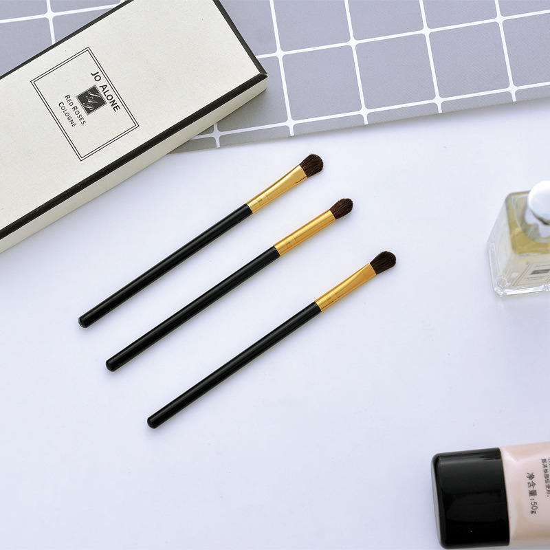 A complete set of animal hair makeup brushes, beginner's 3-piece horse hair set, new eyeshadow brush wholesale, portable beauty tools details Picture