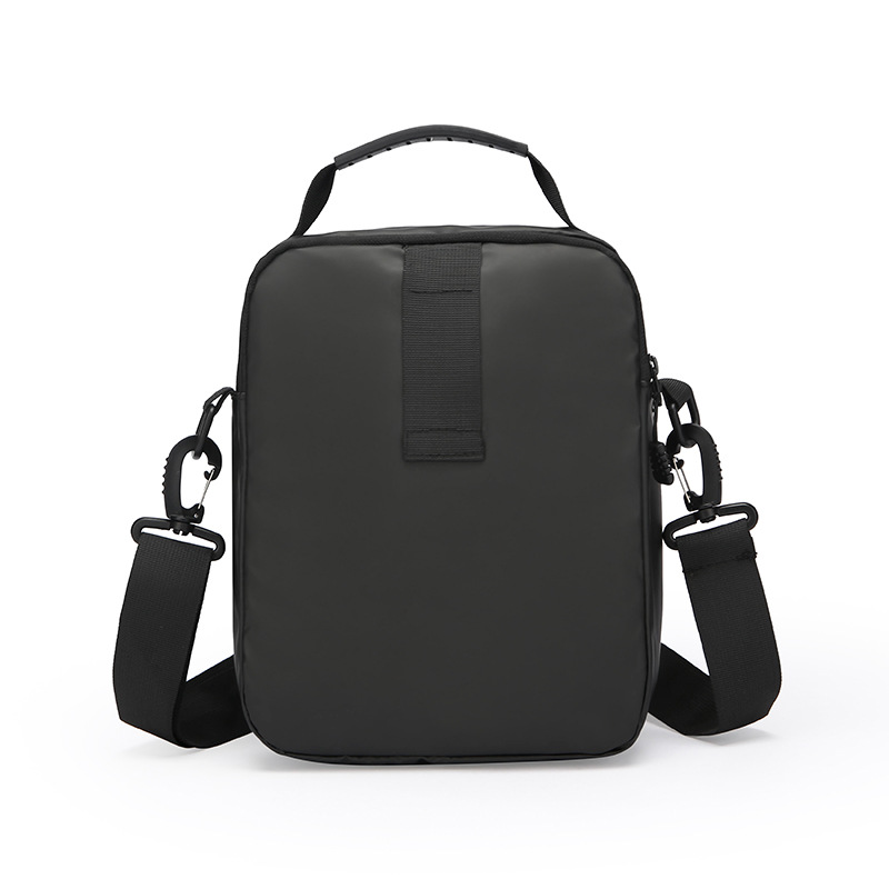 The new 2024 casual crossbody bag, small square bag, fashionable men's bag, trendy large-capacity water-resistant men's bag Application Scenario