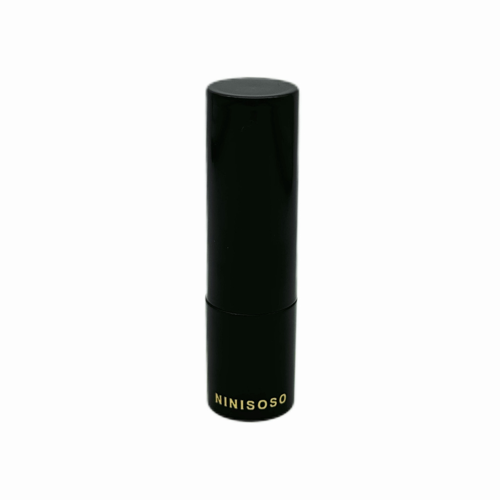 NINISOSO Beige lipstick is hydrating, delicate and does not dry out, making the lips look fair and chubby. It has a natural summer atmosphere and is a lipstick for women Item Picture