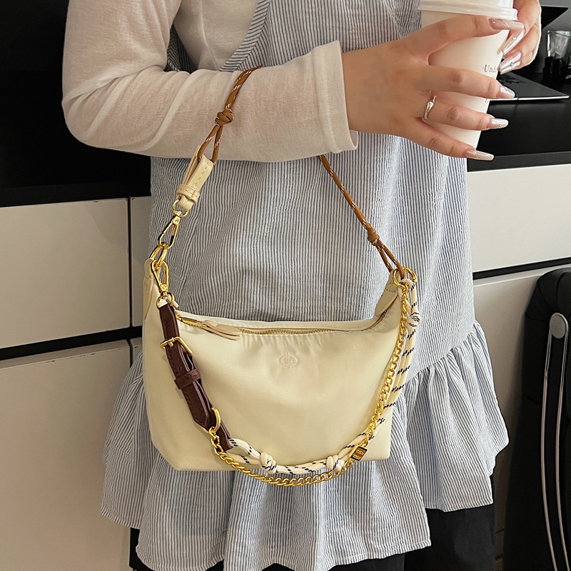 A new fashion and casual commuting nylon single-shoulder bag for women with a niche design in 2025, a casual French underarm bag Application Scenario