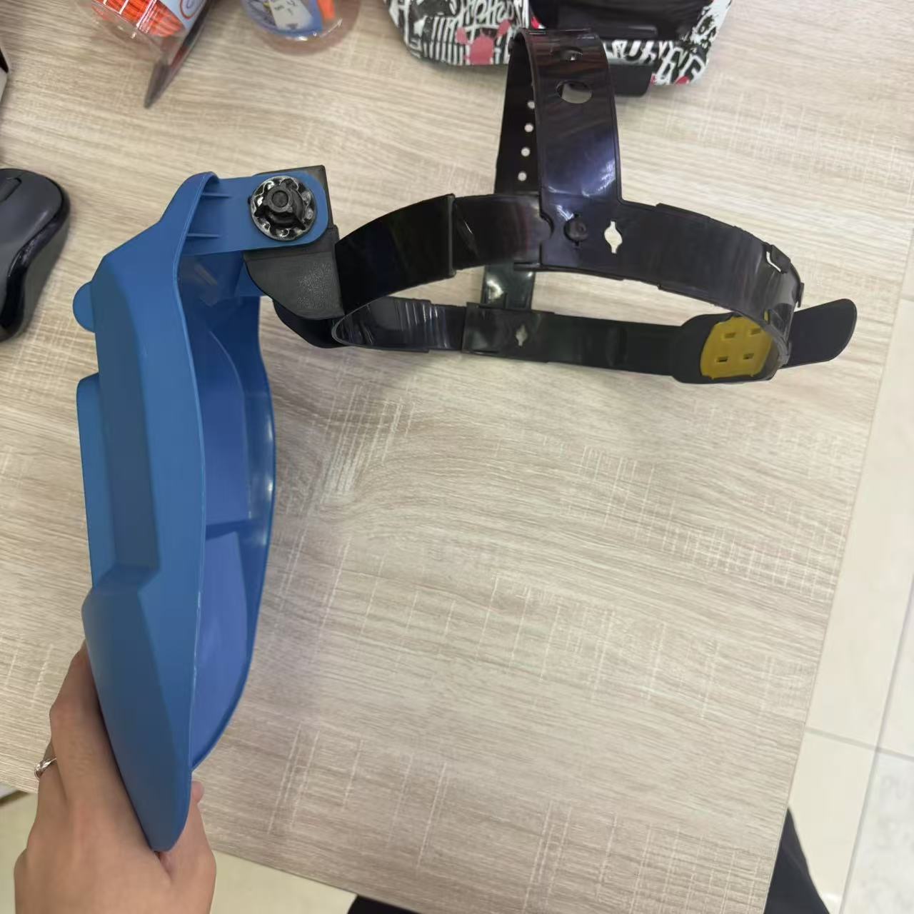 防护面罩实物图