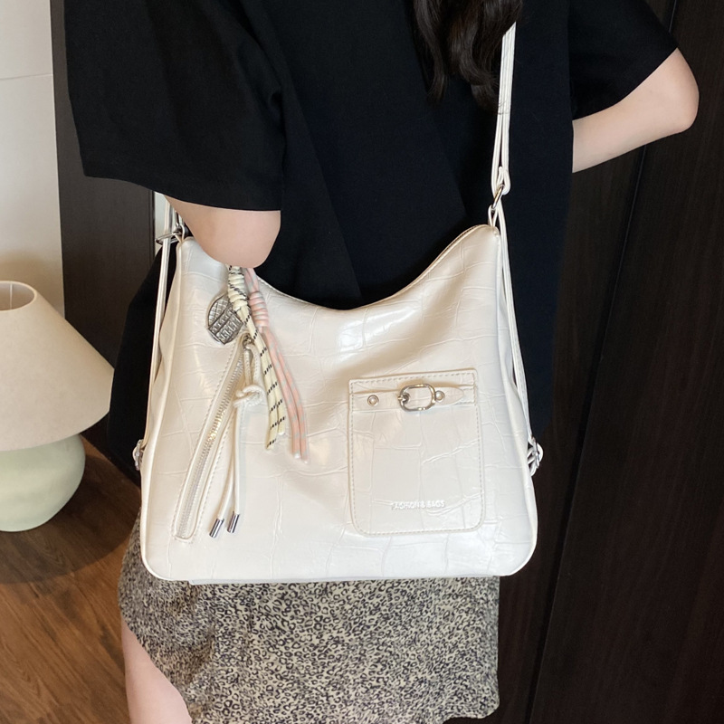 The 2025 summer new casual soft leather large-capacity tote bag is fashionable and versatile for commuting. It's a trendy single and double shoulder bag for women Specification drawing