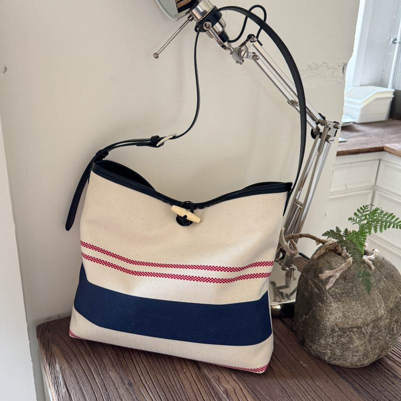 Korean version large-capacity women's 2025 new style fashionable canvas striped single-shoulder underarm bag casual commuting tote bag full figure