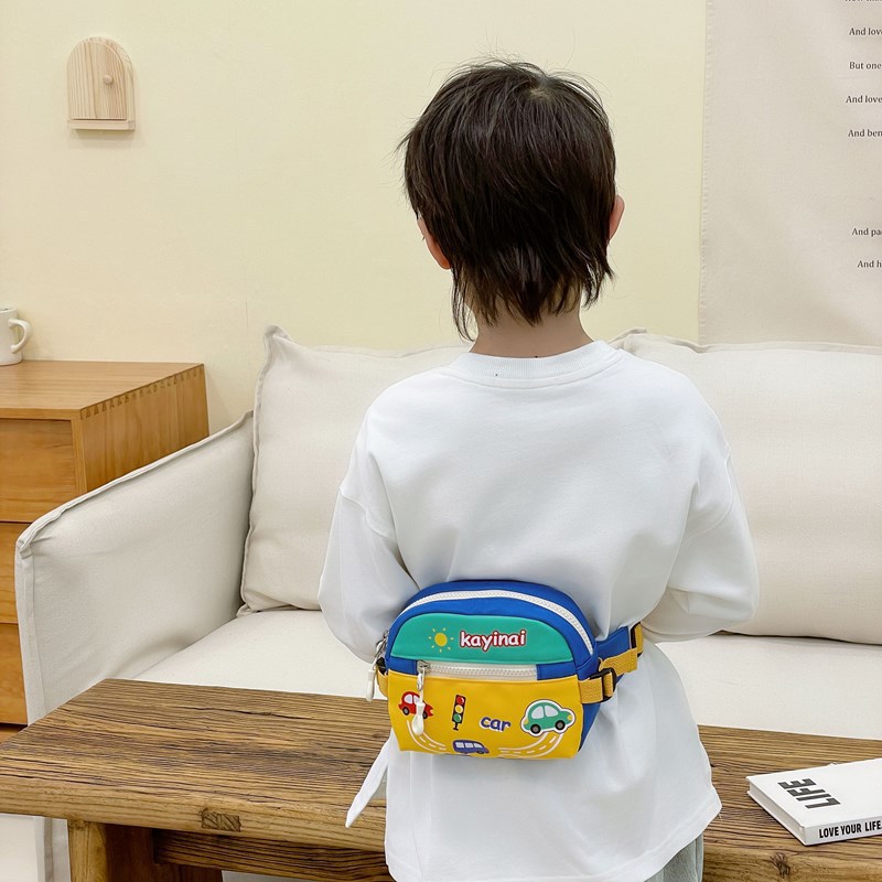 Children's bags, cute cartoon car prints, boys' and girls' crossbody bags, chest bags, kindergarten baby gift bags Application Scenario
