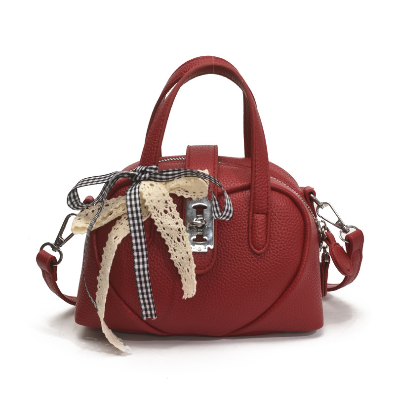 The 2025 new style of bags is a niche, fashionable, casual and simple heart-shaped small square bag. It's a women's hand-held crossbody bag and a trendy women's bag Item Picture