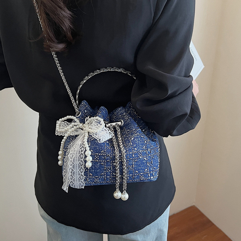 This year, the 2025 new Korean-style bucket bag with a drawstring is in fashion. It's a chain single-shoulder crossbody bag for ladies Specification drawing
