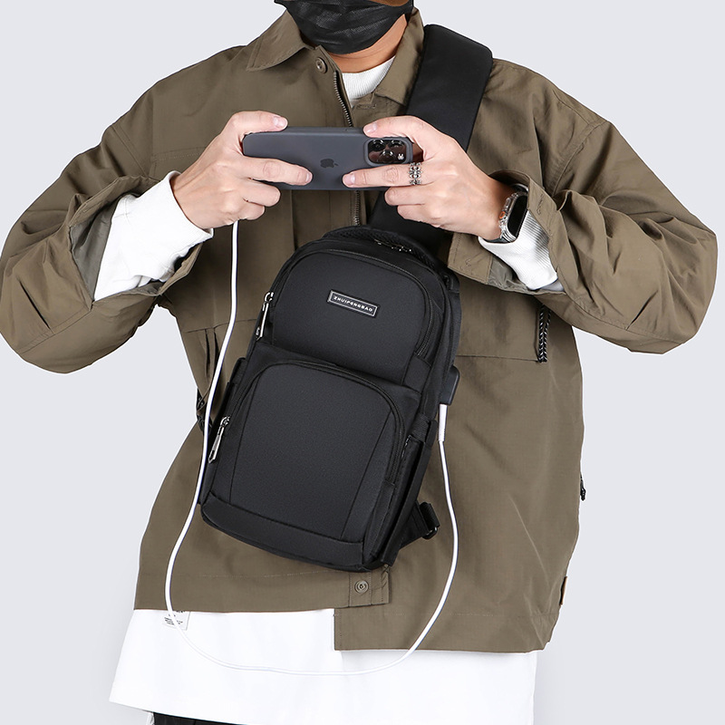 The new men's chest bag for the autumn of 2024, a trendy casual single-shoulder bag, a cross-border water-resistant rechargeable crossbody bag details Picture