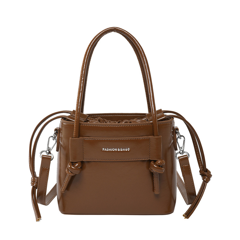 A new 2025 versatile, casual and simple large-capacity handbag for commuting, a lightweight solid color crossbody bag for women in summer Item Picture