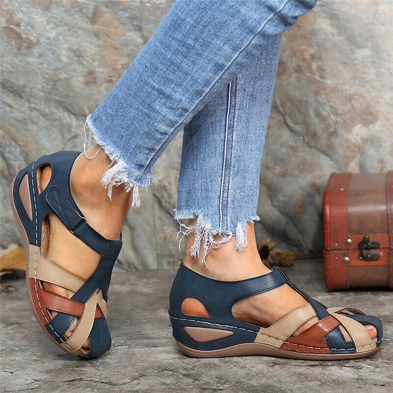 Cross-border Amazon export women's shoes 2020 Summer new style European and American retro round-toe wedge heel cross-buckle women's sandals details Picture