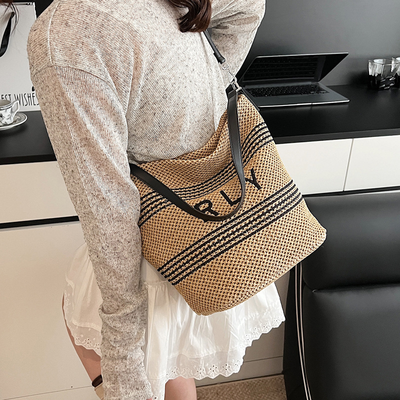 Summer vacation style woven underarm bag for women 2025 new casual large-capacity versatile seaside single-shoulder crossbody bag details Picture