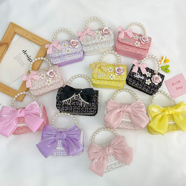 2024 New Korean version pearl children's handbag, bow princess single-shoulder crossbody bag, accessories, small square bag with loose change Application Scenario
