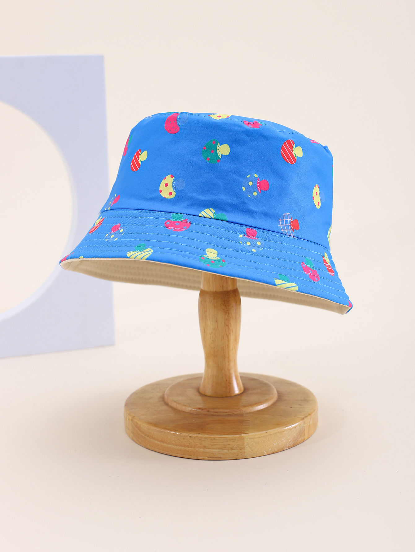 This is a popular children's double-sided fisherman's hat with mushroom prints in spring and summer. It's cute, cartoon, classic and versatile. It's a unique children's double-sided fisherman's hat with a pier circumference of 54CM Application Scenario