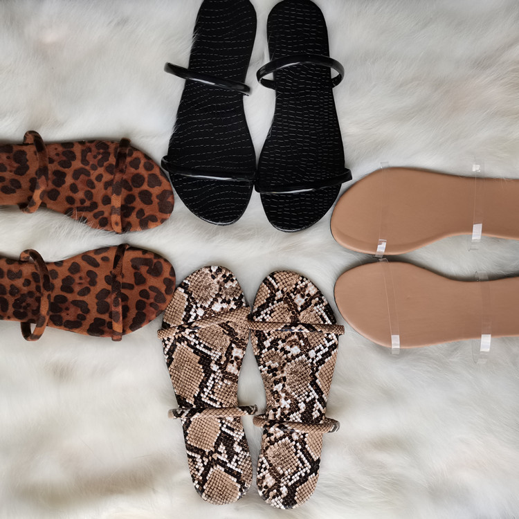 2021 New European and American fashion slippers, women's flat flip-flops, leopard print one-piece flip-flops, women's export large size wholesale full figure