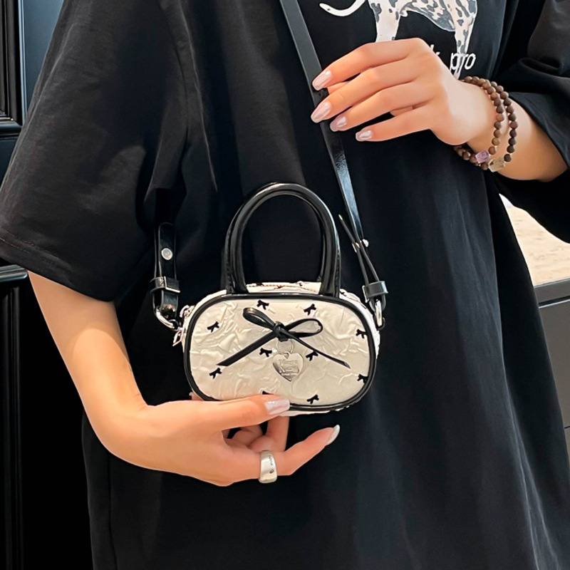 Pink bow bag 2025 Summer new style, niche and stylish design, underarm bag, mini single-shoulder crossbody bag Application Scenario