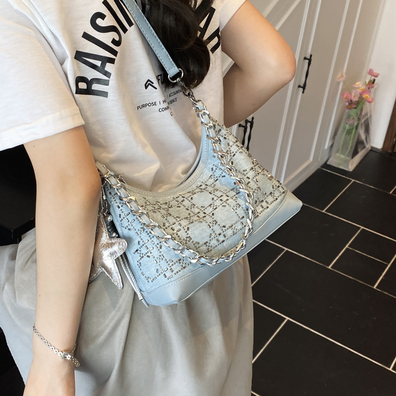 A fashionable diamond-encrusted bag for women in the summer of 2025, featuring a unique and trendy dumpling bag that is versatile Specification drawing