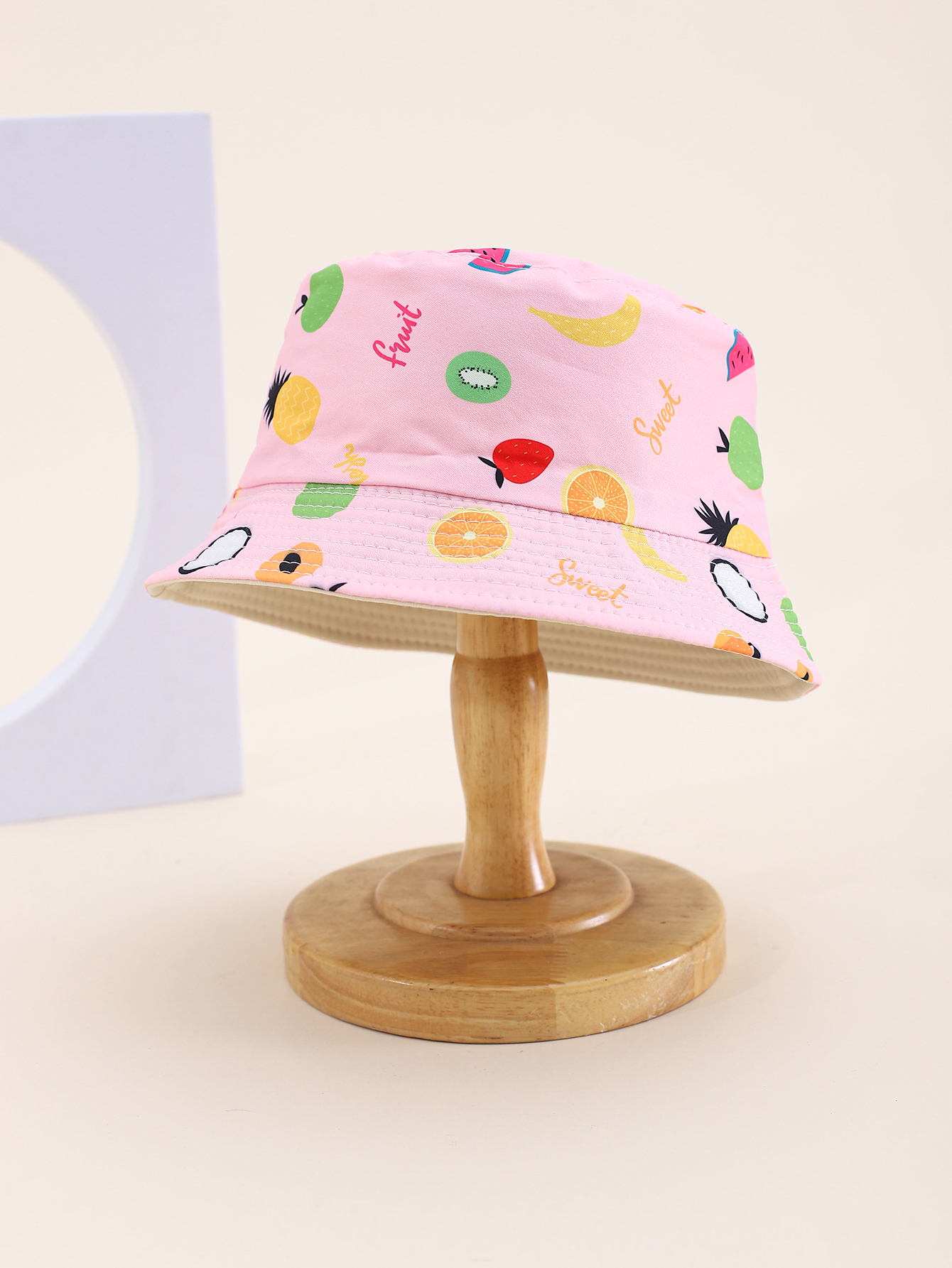 Spring and summer bestsellers: Various frue-printed double-sided fisherman hats for children. Cute cartoon classic, versatile and personalized. Children's double-sided fisherman hats, all with a pier circumference of 54CM Application Scenario