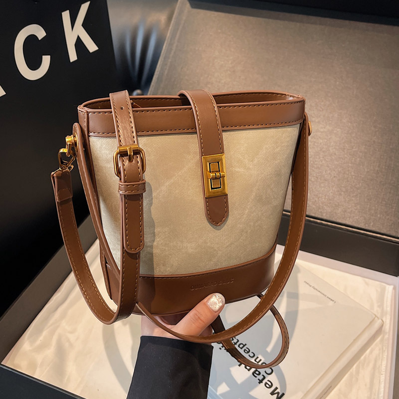 2024 New Korean-style trendy single-shoulder bag, niche design, underarm bag, fashionable and casual bucket bag, crossbody women's bag Specification drawing