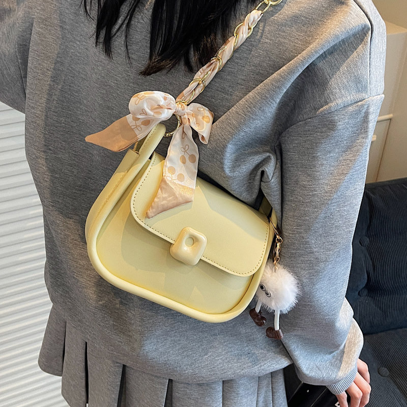 High-end and stylish small bag for women, 2025 new style, super popular single-shoulder underarm bag, summer versatile crossbody bag details Picture