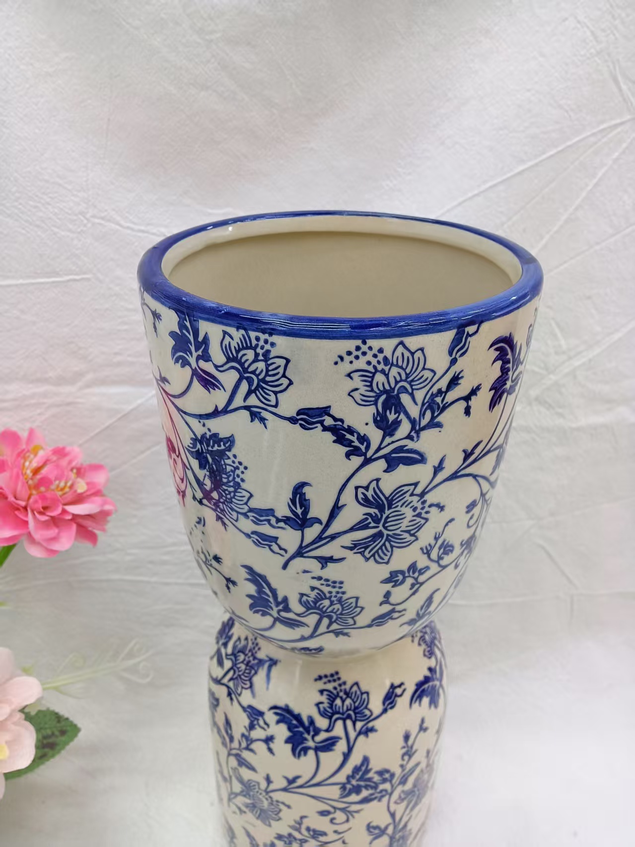 National trend exquisite ceramic vase decorative item, home decoration art piece, blue and white porcelain series, simple design floral arrangement vase details Picture
