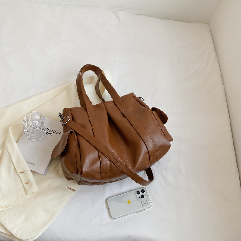 European and American large-capacity soft leather tote bags for women, 2023 new trendy handbags, single-shoulder spring and summer bags, crossbody bags details Picture