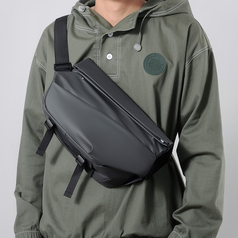 Large-capacity men's crossbody chest bag, Oxford fabric, trendy outdoor water-resistant, single-shoulder crossbody bag, men's small backpack full figure
