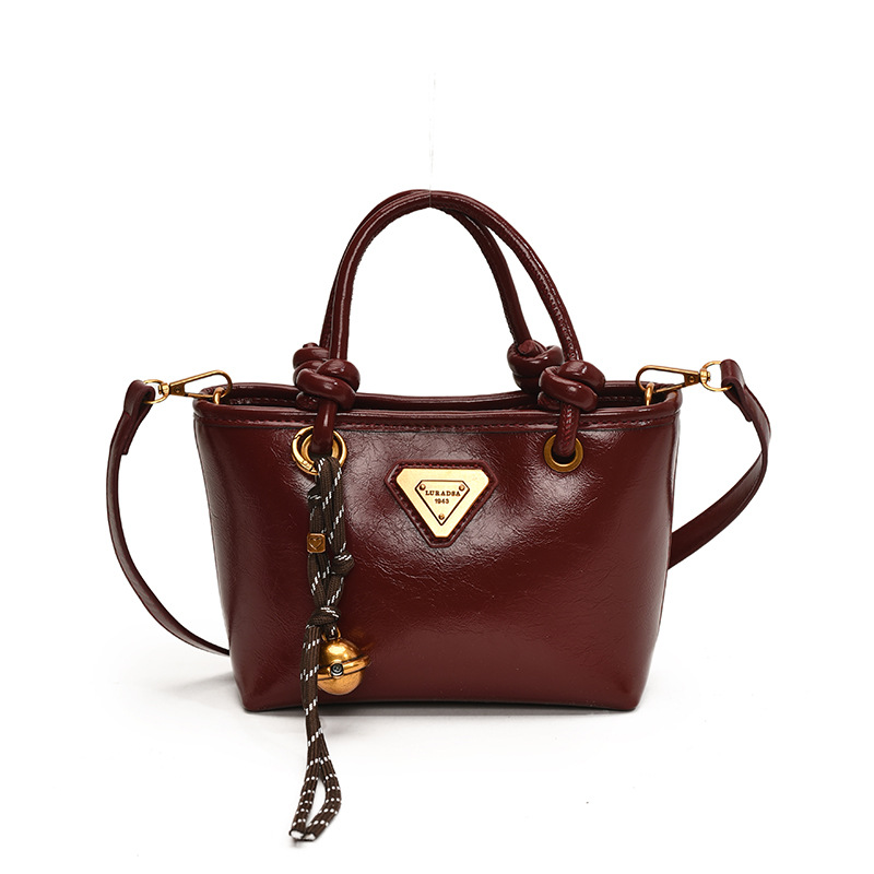 Autumn and winter fashion hand-held bucket bag for women, Korean retro and high-end style, versatile single-shoulder bag, 2024 niche casual women's bag Item Picture