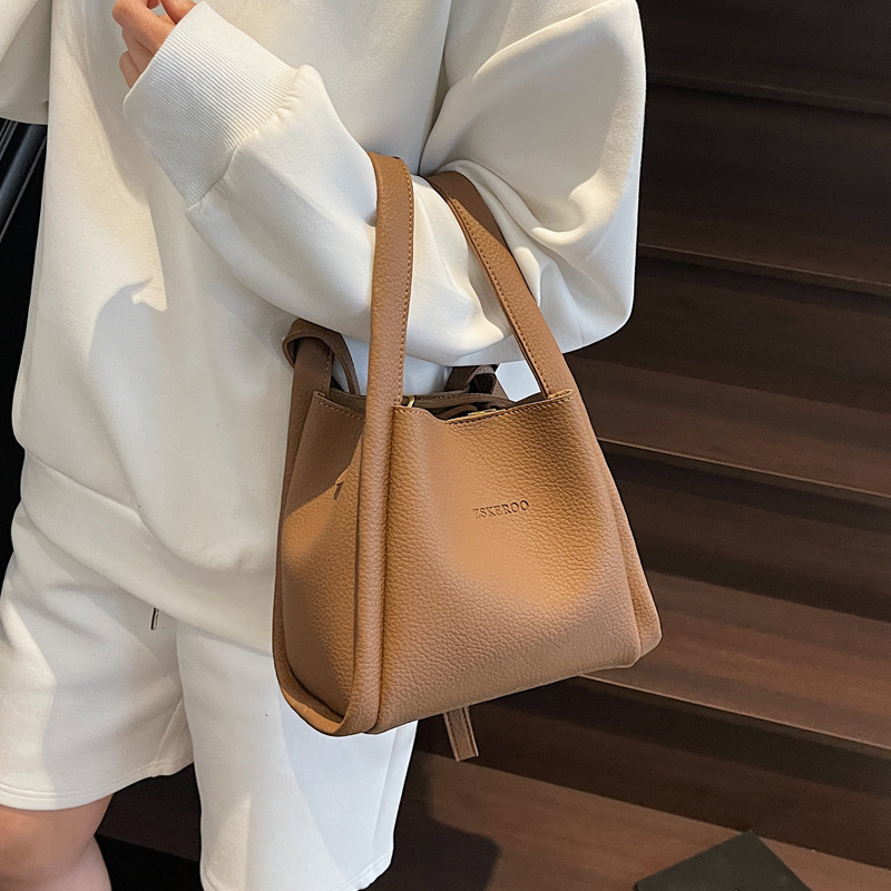 This year's popular bags for ladies are the 2025 new Korean-style simple and versatile crossbody bag and the retro commuting hand-held bucket bag Specification drawing