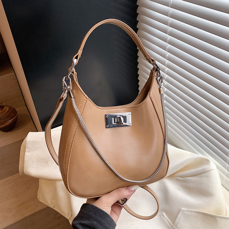 The Korean version of the ins simple and elegant bucket bag for women is now available in the spring of 2025. It's a versatile single-shoulder crossbody bag for commuting Application Scenario