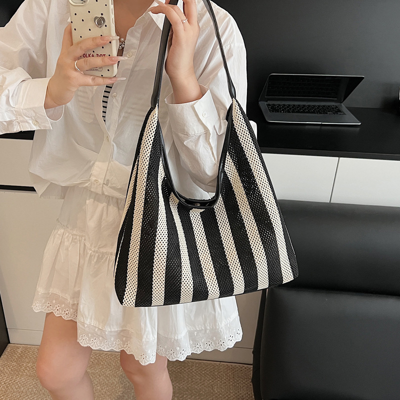 Korean summer new striped woven bag, casual vacation and laid-back style tote bag, hand and shoulder commuter tote bag details Picture