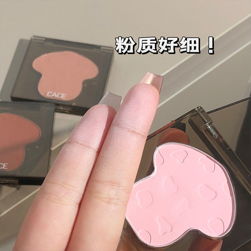 CACE's new product, the "Little Mushroom" single-color blush Pink series, features a four-color makeup palette for girls with a nude touch Application Scenario