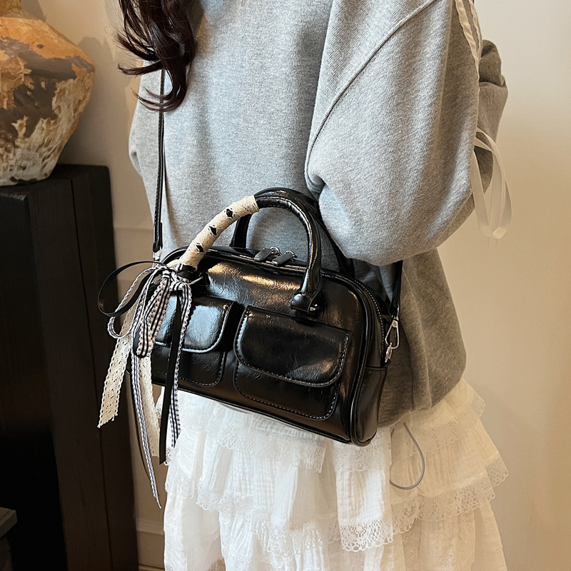 A trendy underarm bag for women in 2025, Korean version, Instagram Spring/Summer new fashion tote bag, versatile and large-capacity commuting bag Specification drawing