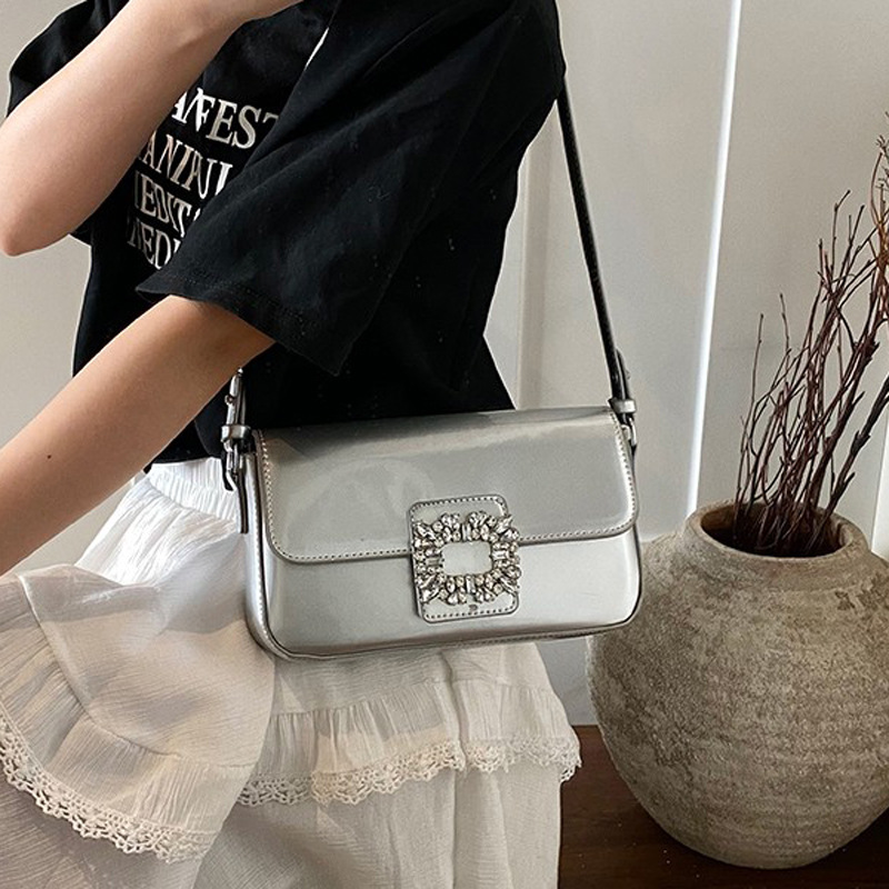 Korean style trendy underarm bag 2025 summer new women's bag, stylish diamond-encrusted single-shoulder bag, patent leather shiny crossbody bag details Picture