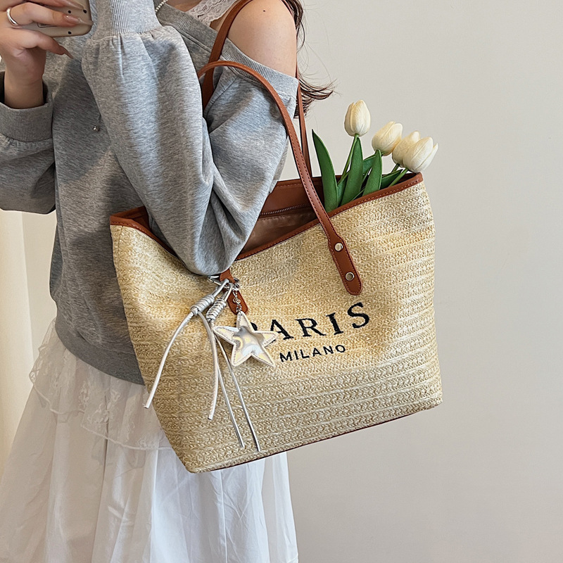 Summer striped woven large-capacity tote bag 2025 New style fashionable and trendy Korean style simple and elegant casual single-shoulder bag Application Scenario