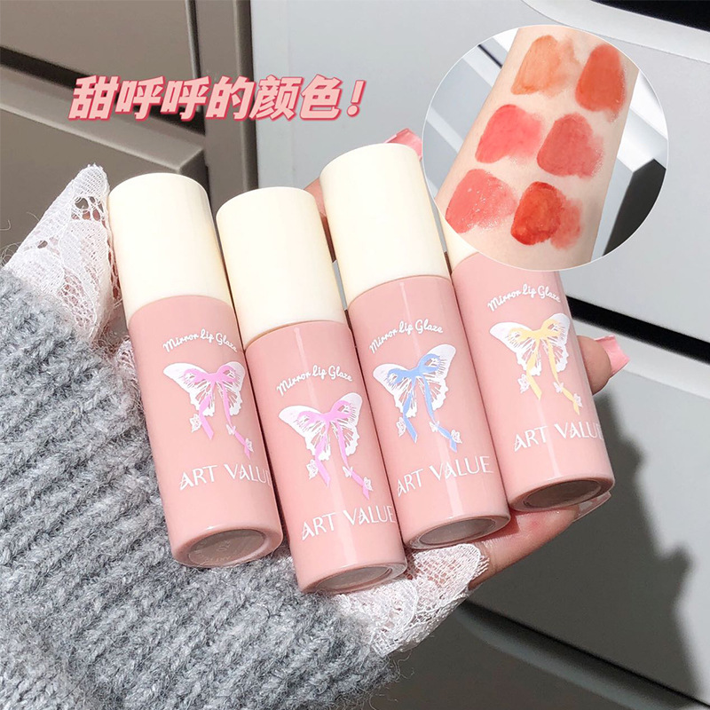 The new Butterfly Contract Mirror Lip Gloss from Art Value is available in the beauty store with six clear and transparent colors full figure