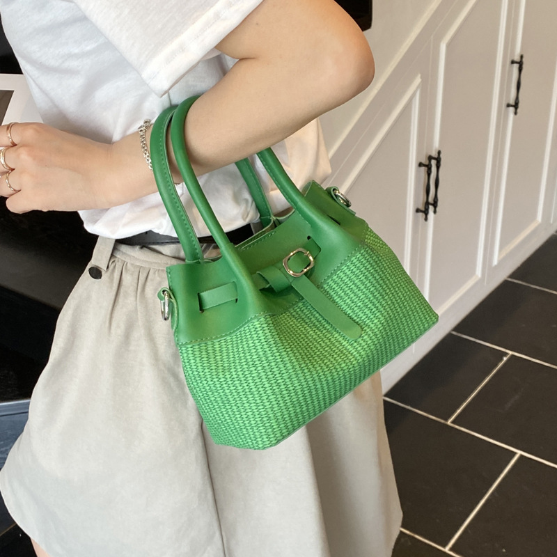 Korean niche design, fashionable, retro and simple single-shoulder bag for women, a new summer 2025 versatile crossbody bucket bag details Picture