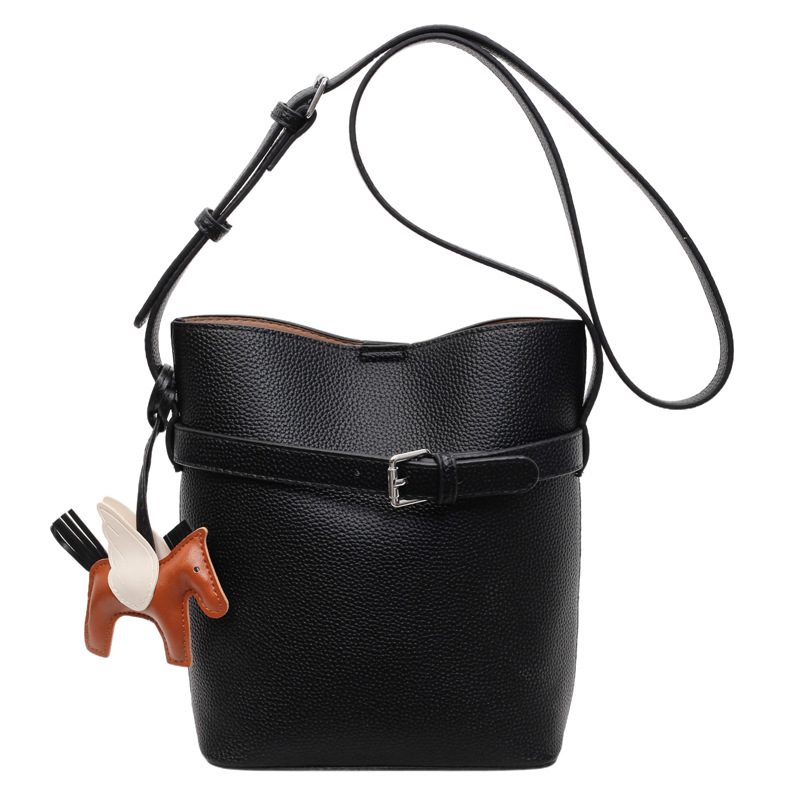The crossbody bucket bag for women in 2025 is a simple new style with a stylish and elegant design. It is a retro and versatile single-shoulder bag for commuting Item Picture