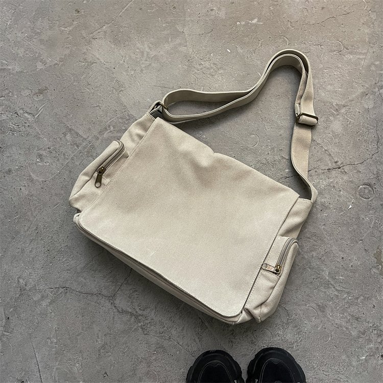 A large-capacity women's 2025 new Korean-style simple canvas bag, a fashionable large-capacity crossbody tote bag Application Scenario