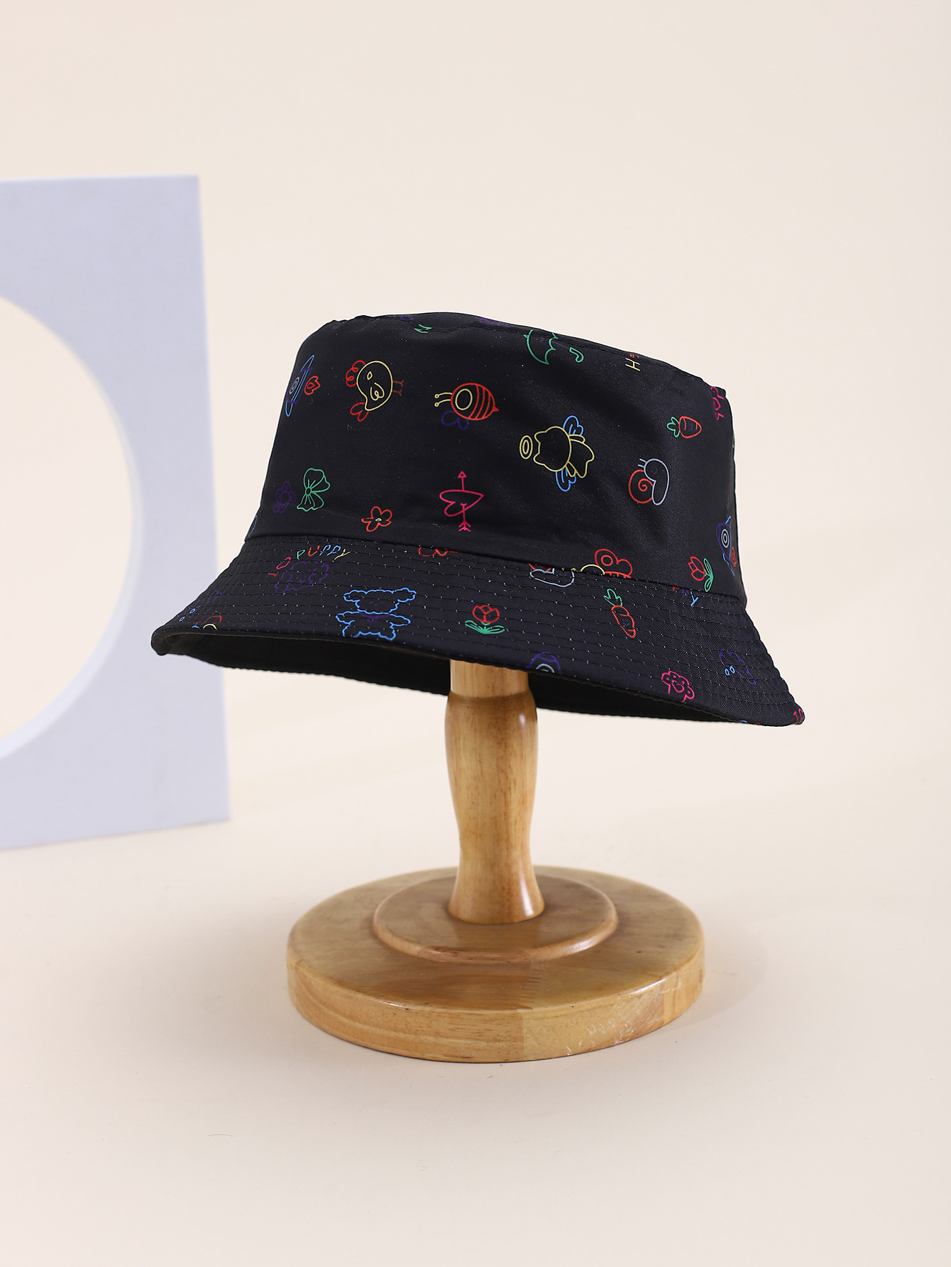Spring and summer bestsellers: A variety of printed double-sided fisherman hats for children. Cute, cartoon, classic, versatile and unique. The double-sided fisherman hats for children all have a pier circumference of 54CM Item Picture