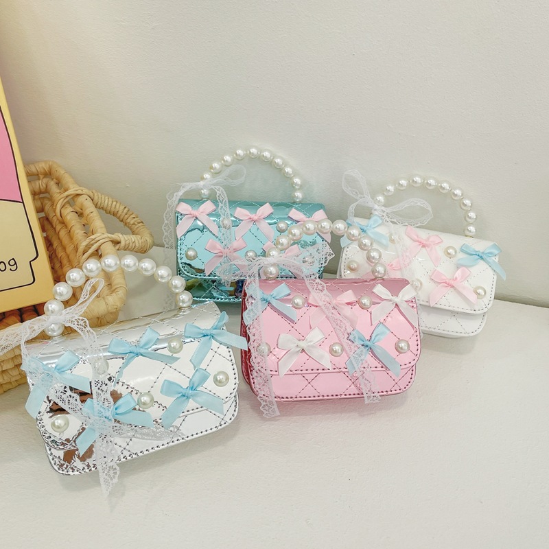 Cute princess pearl handbag for girls, bow diamond-shaped chain crossbody bag, fashionable children's loose change single-shoulder bag details Picture