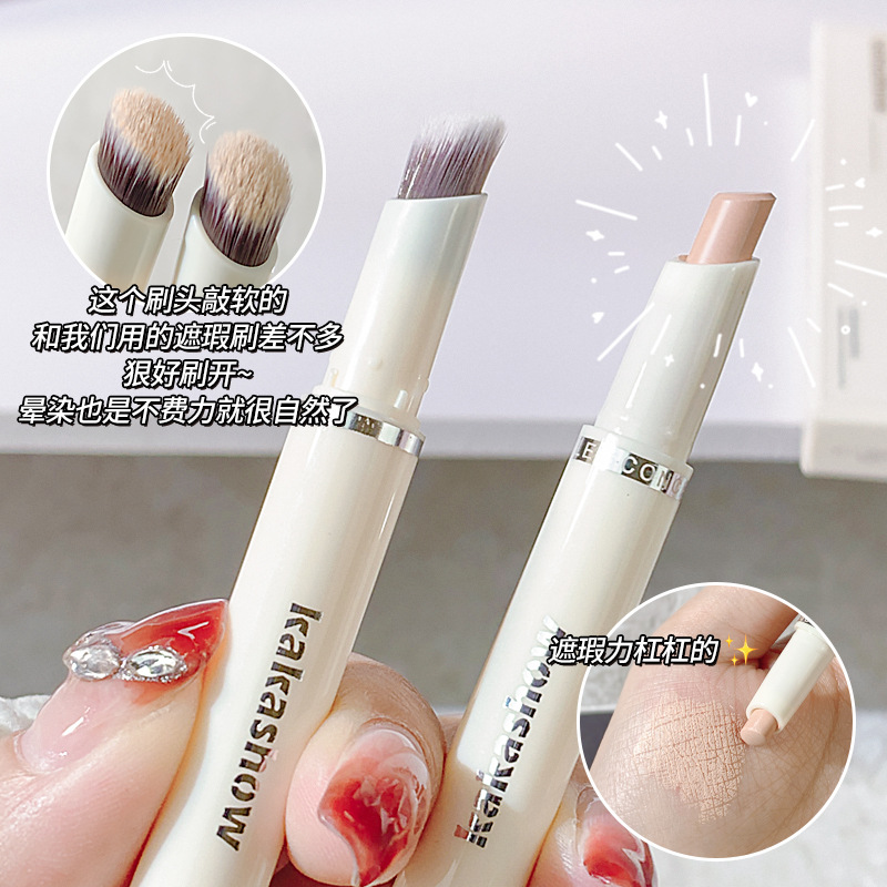kakashow Flawless skin-friendly concealer pen is light, moist and fine. It provides concealer without creasing or smudge. Wholesale for two-headed women Application Scenario